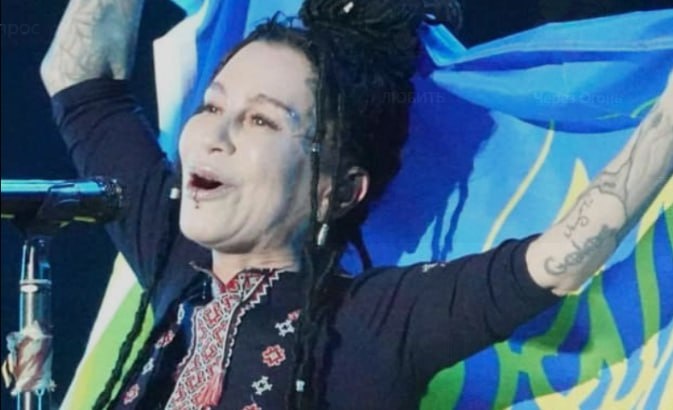 «Зря научили узбечку русскому»: гастроли Наргиз по США с флагом Украины обернулись против скандальной певицы