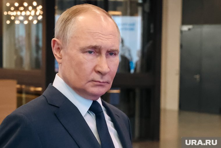    Президент Владимир Путин приказал наращивать производство вооружения