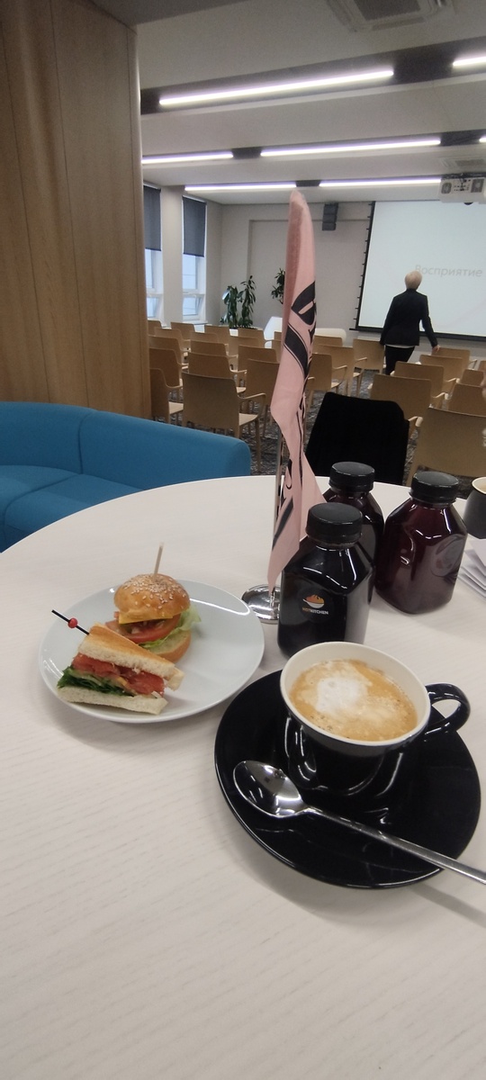 Небольшой завтрак тоже был приятной неожиданностью) 