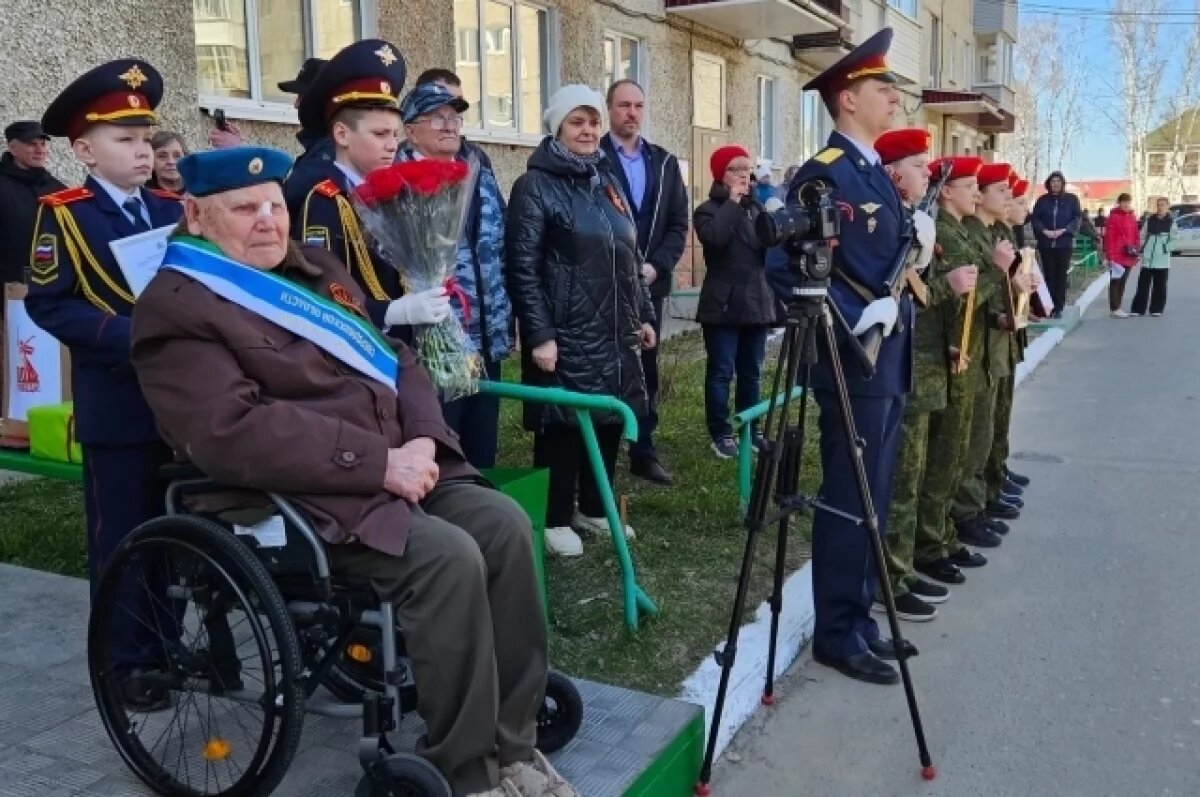    На Урале в честь 100-летия ветерана провели парад