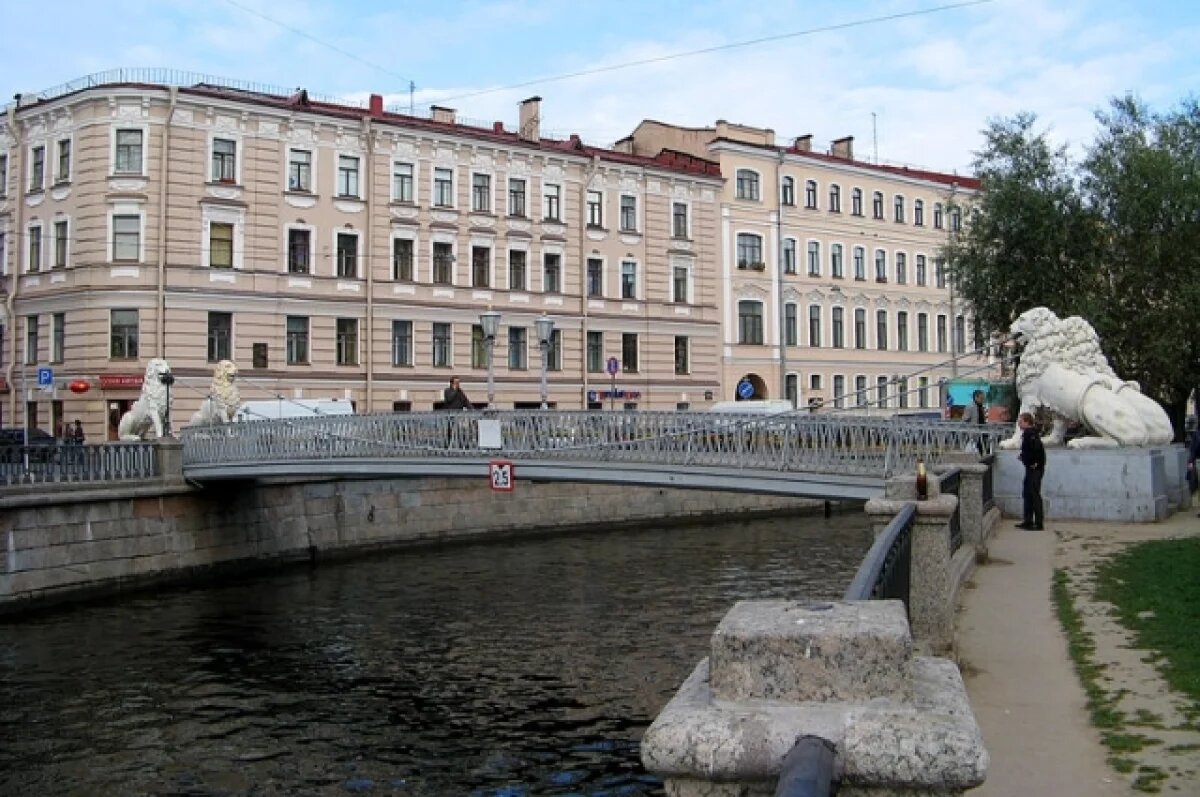    Власти Петербурга нашли в подвале общежития сауну и массажный стол