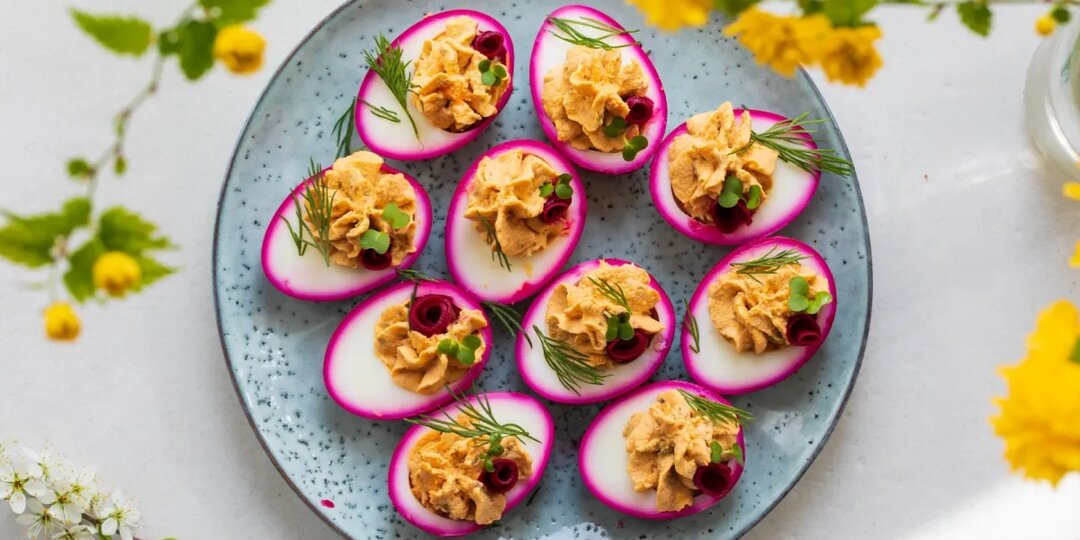 Маринованные яйца к пиву: чем интересна закуска и как ее приготовить в домашних условиях