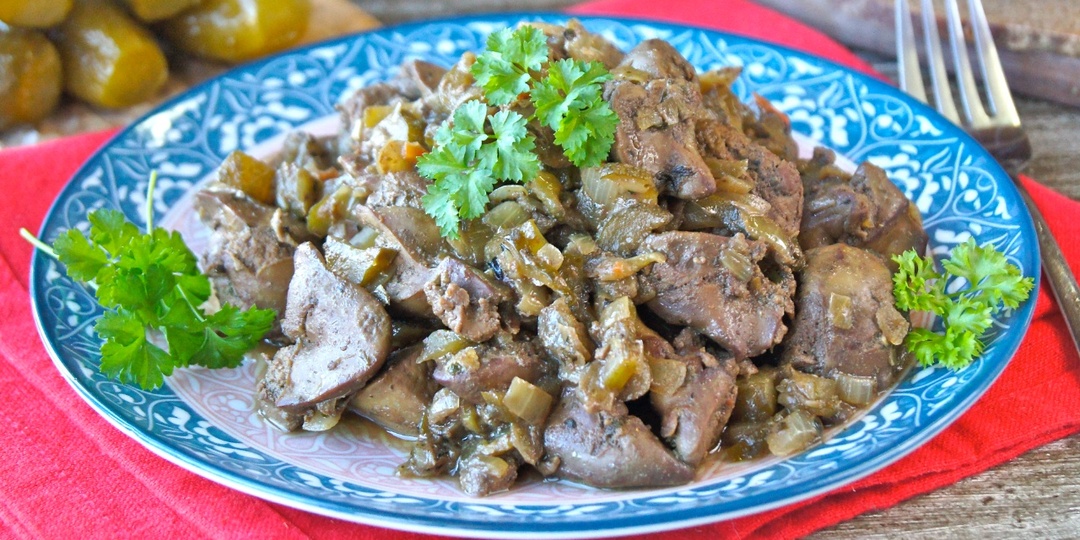 Теперь ПЕЧЕНЬ, частый гость на нашем столе! 👩🏻‍🍳 Попробовала добавить в сковороду соленые огурчики и не пожалела!