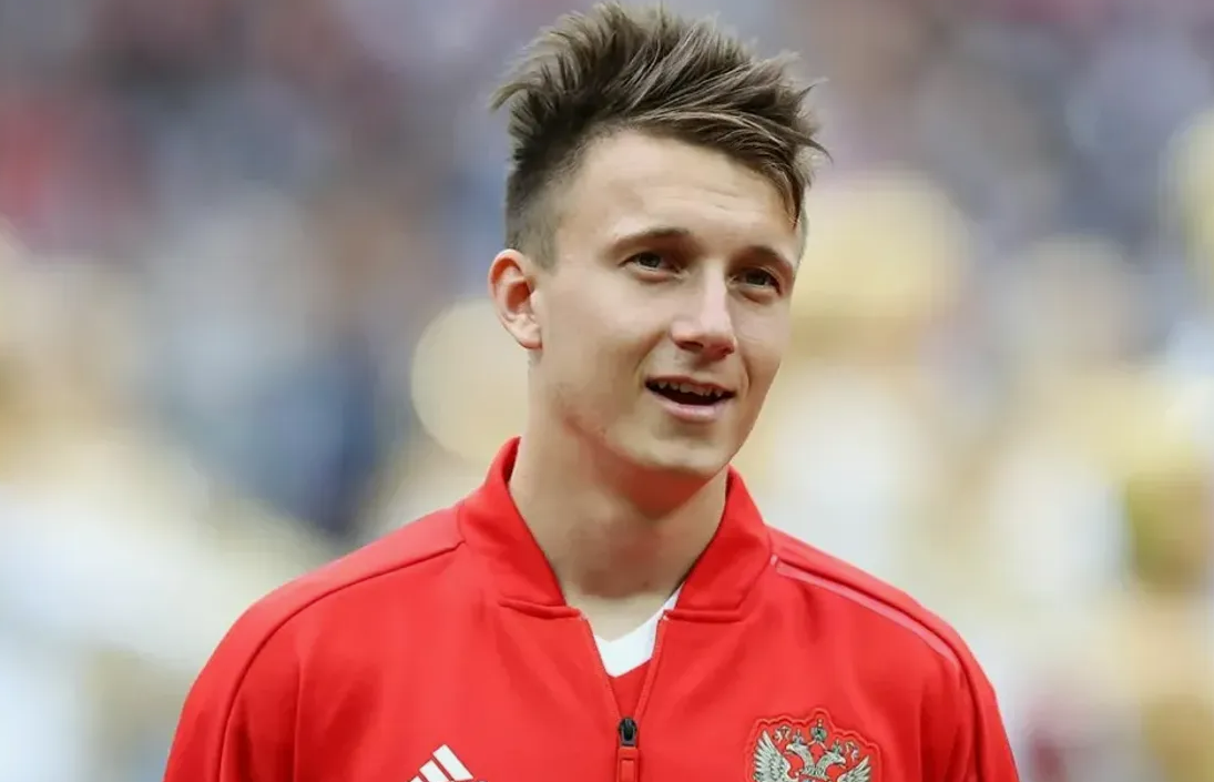 Александр Головин мечтает когда-нибудь еще раз сыграть со сборной России на крупном турнире. Фото: соцсети