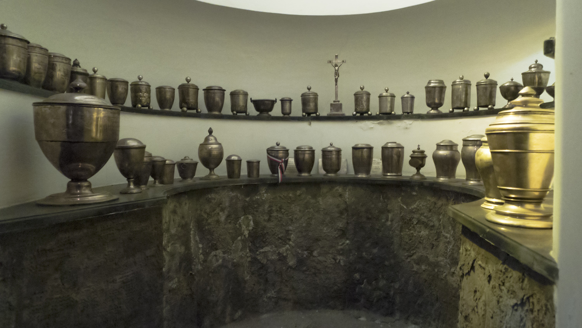 Урны с сердцами Габсбургов