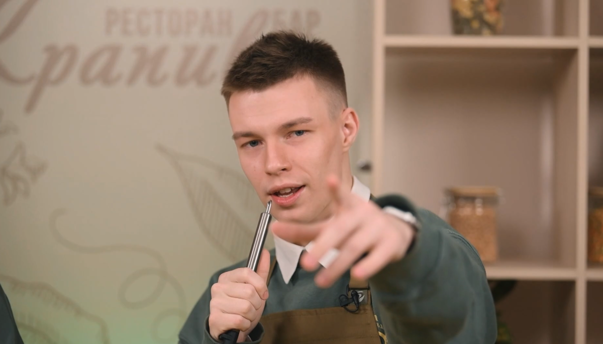 Приправили блюдо веселыми историями из жизни начинающего артиста, а на десерт подали романтичную песню в исполнении Влада