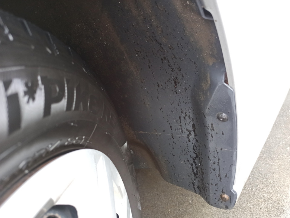 Битумные ручьи на подкрылках