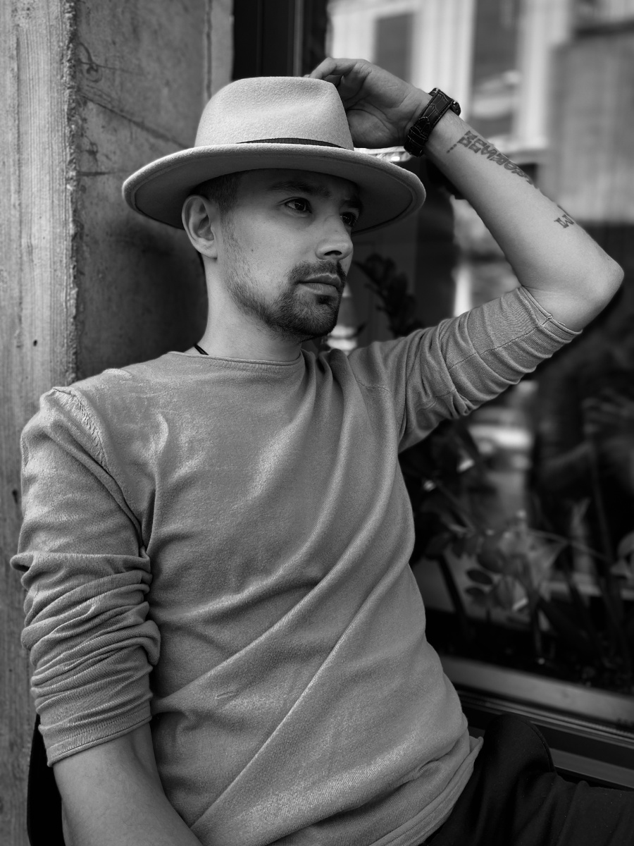 Меня зовут Вадим, я – автор канала. Приятно познакомиться!