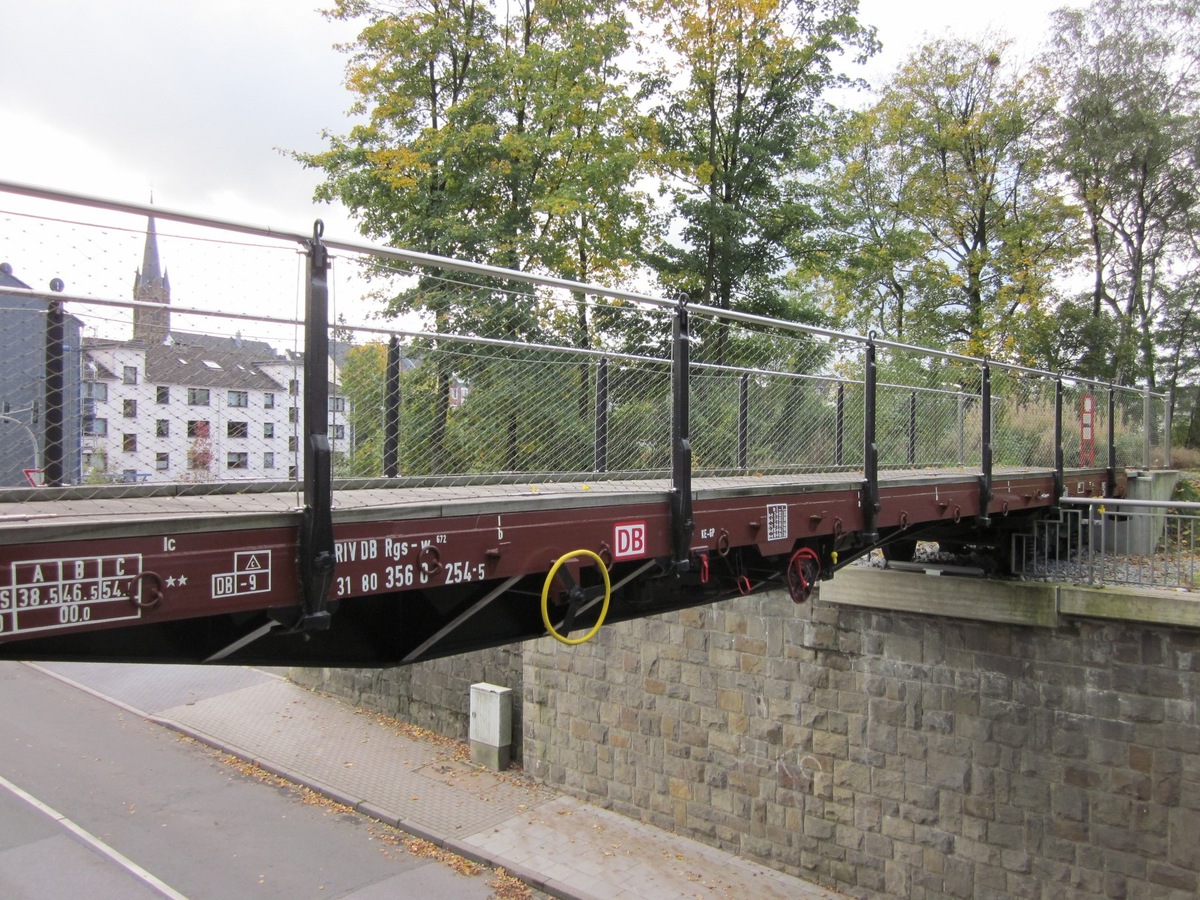 Мост-платформа. Хайлигенхаус, Меттманн (округ), Северный Рейн-Вестфалия, Германия. Источник Google.