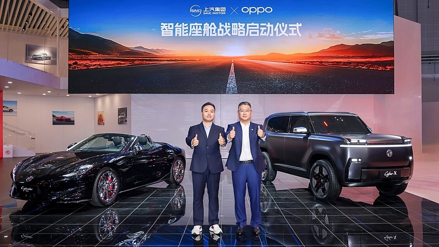    Родстер MG Cyberster и концептуальный кроссовер MG Cyber X