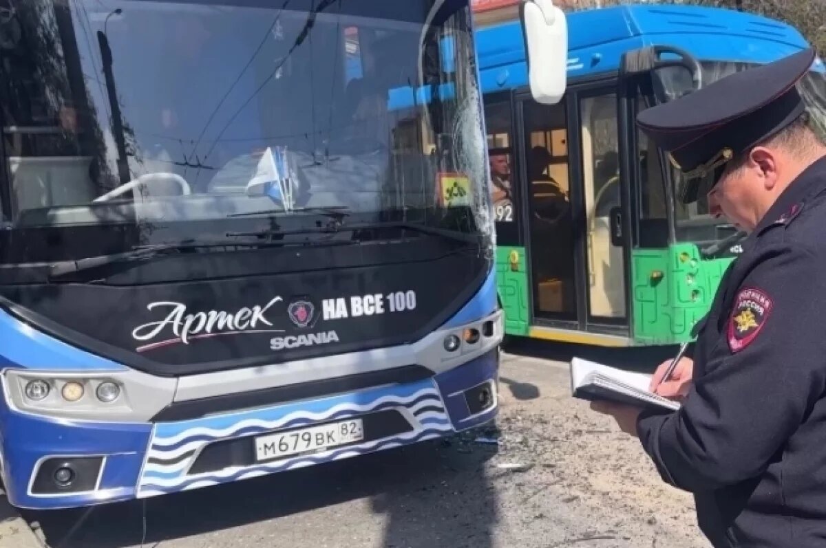    В Севастополе восемь детей госпитализировали после ДТП с автобусом