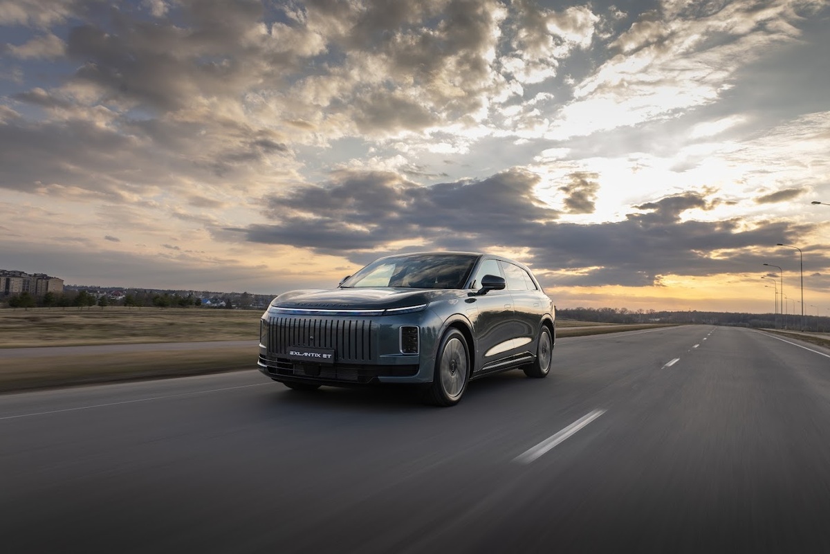    В Москве прошла презентация гибридного кроссовера Exlantix Et (фото 1)