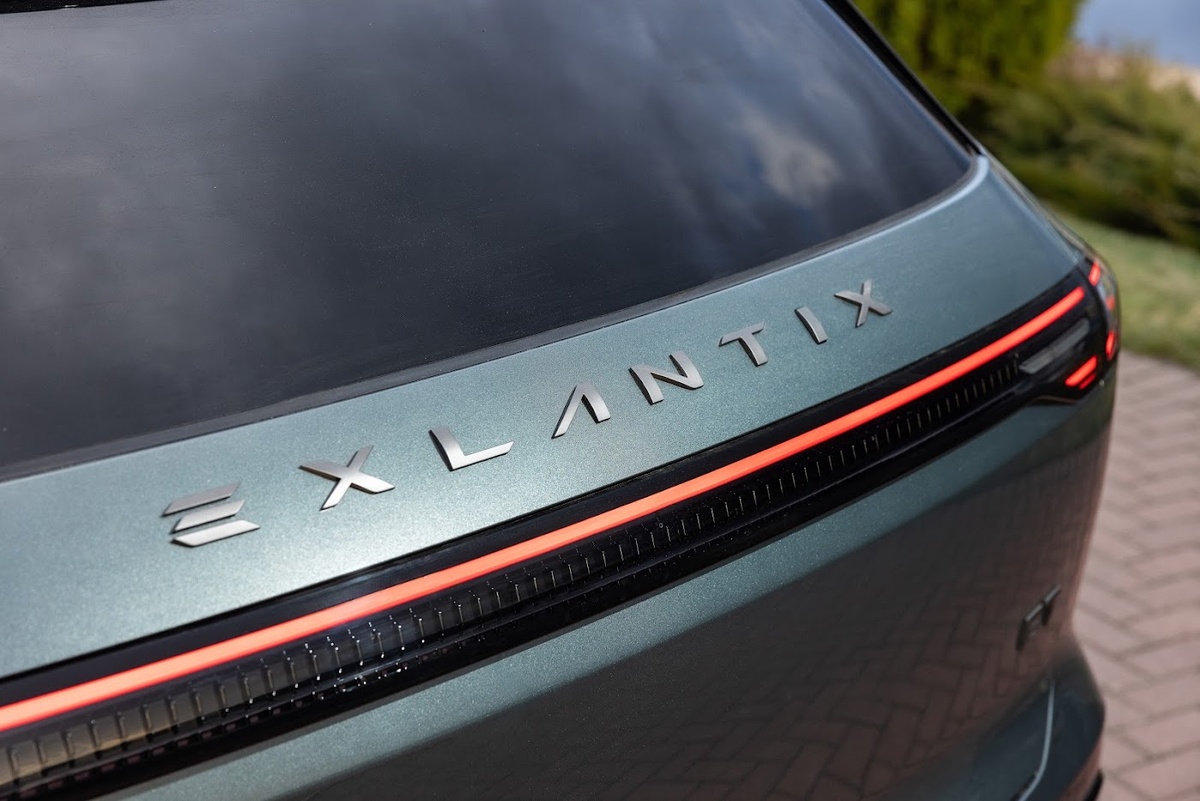    В Москве прошла презентация гибридного кроссовера Exlantix Et (фото 3)