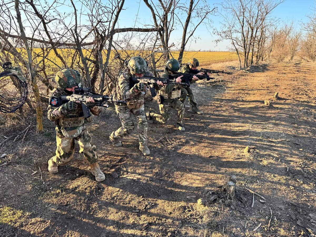 Я со своей группой на тренировке.