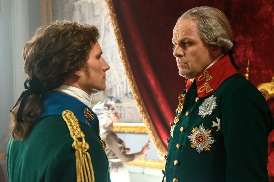 Отец и сын - Павел и Александр. Кадр из сериала "Александр I"