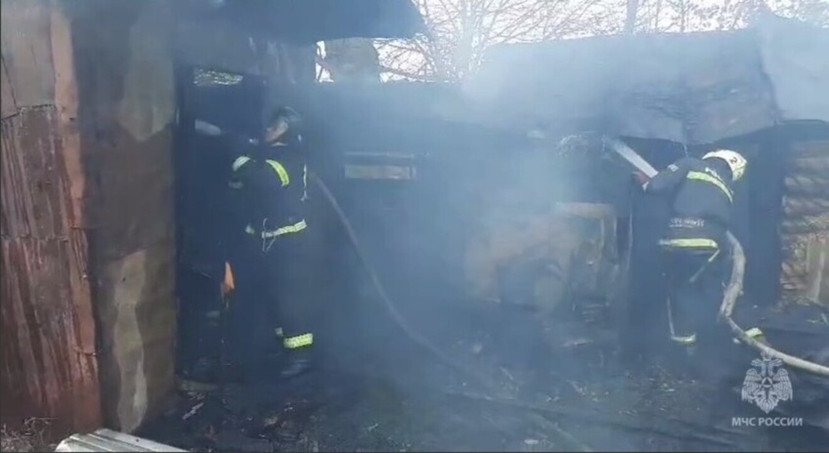    В Курской области сгорел сарай и веранда