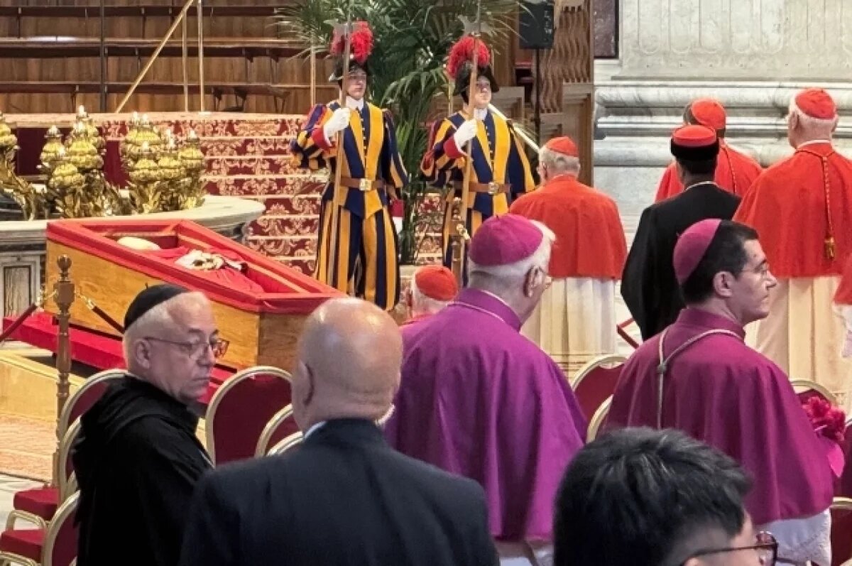    Папа Франциск сам выбрал простой деревянный гроб для своих похорон