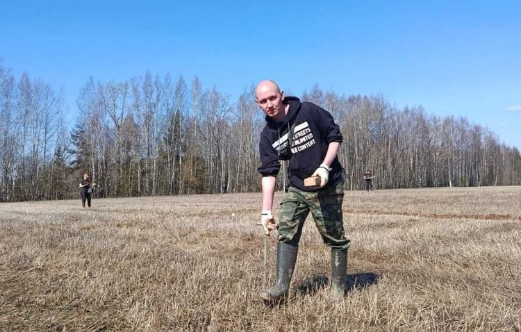    Опыты с песком от золотодобычи проводят на полях с многолетними травами в Кировской области