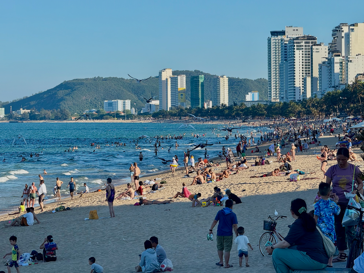 фото на закате, центральный пляж Нячанга