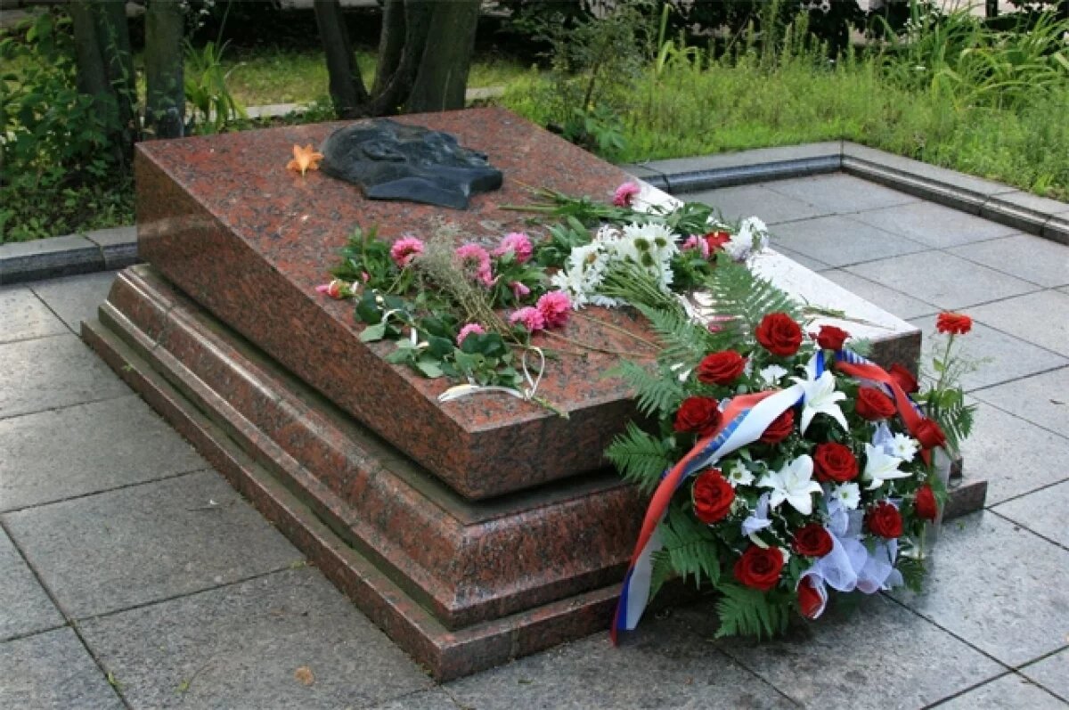    Во Львове сносят памятники воинов Красной армии на мемориале «Холм Славы»