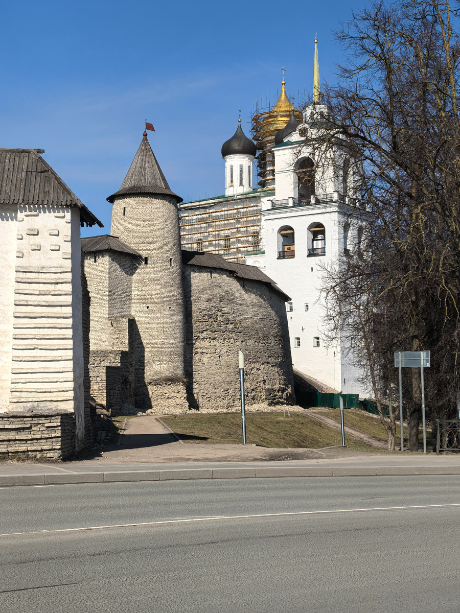 Колокольня, Троицкий собор и Троицкая башня