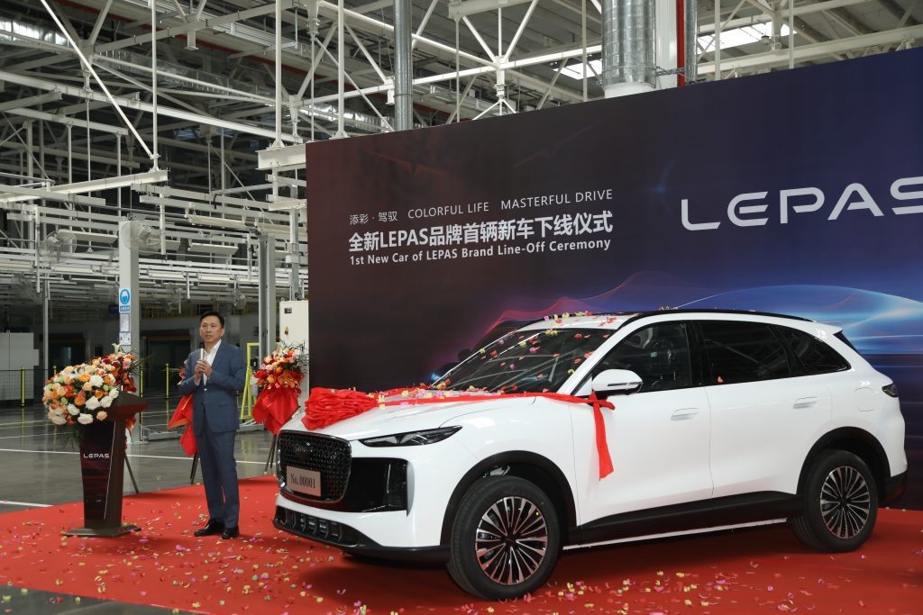 Lepas L8 — первый автомобиль нового бренда компании. Серийное производство стартовало на днях в Китае.