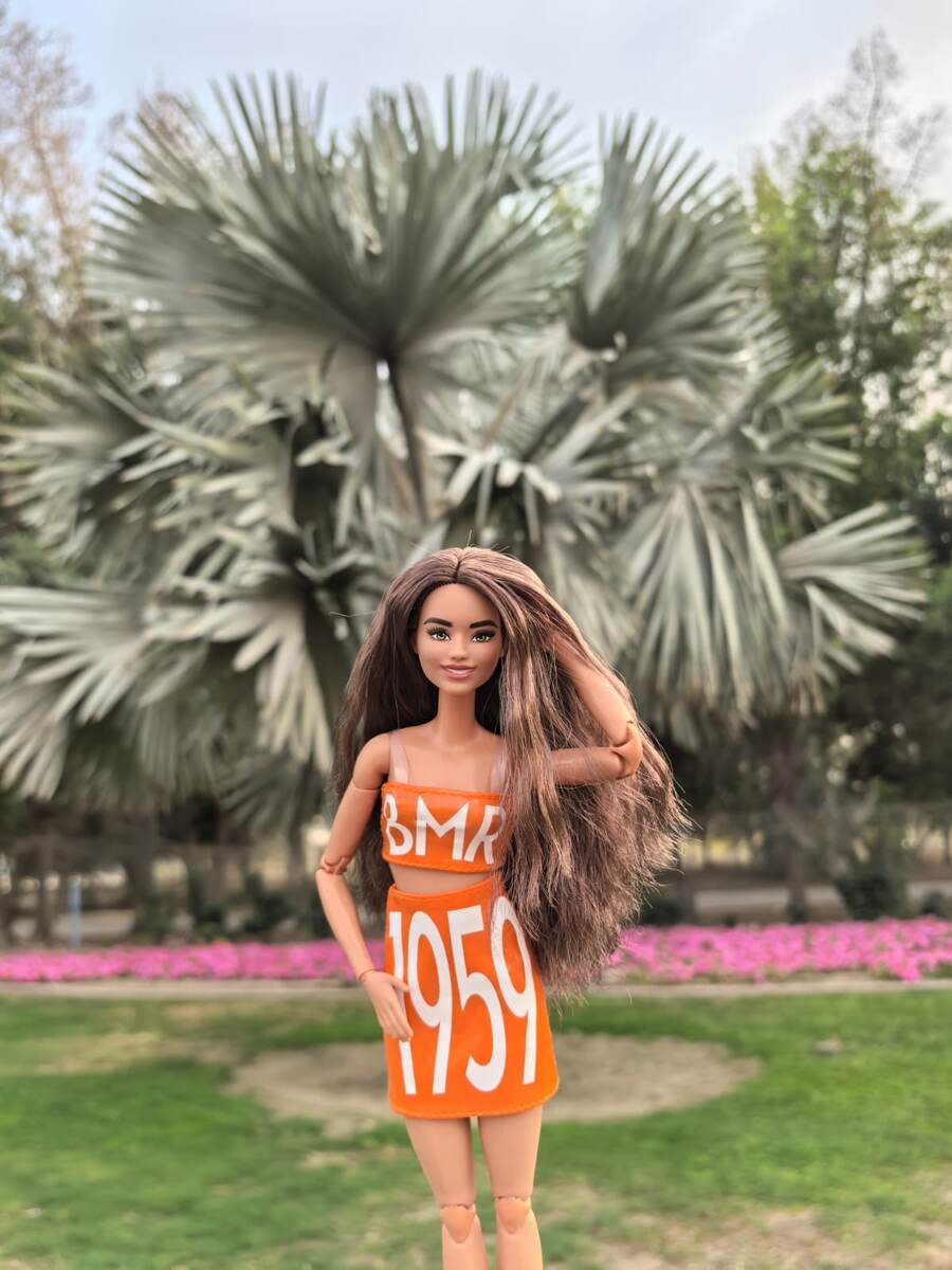 По пути сфотографировала Афину на фоне пальмы)