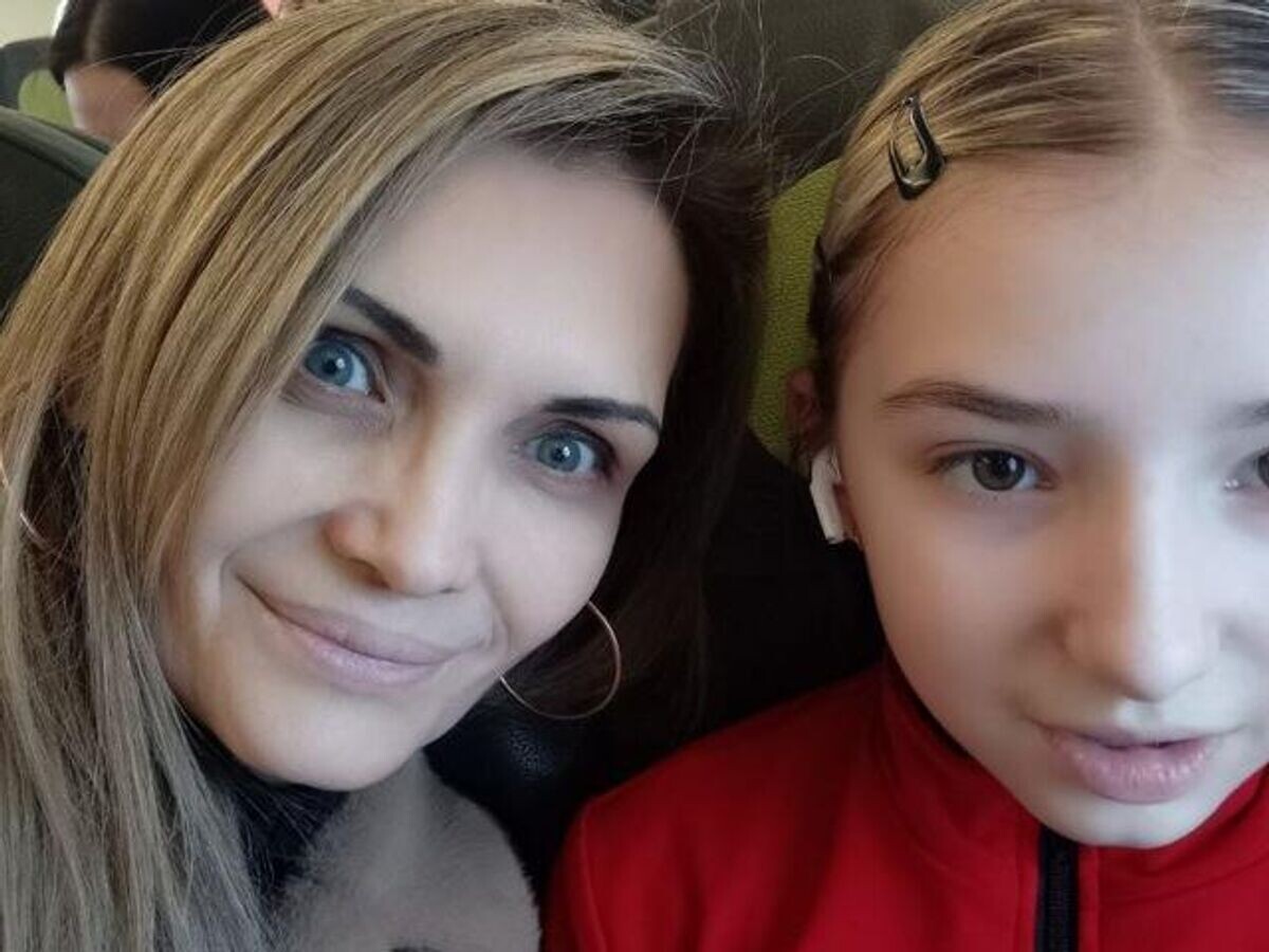    Татьяна Антонова с дочерью и фигуристкой Дарьей Антоновой© РИА Новости / Из личного архива Татьяны Антоновой