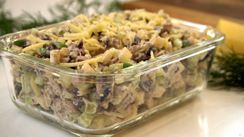 Аппетитный салат "Демидовский": минимум ингредиентов, максимум удовольствия