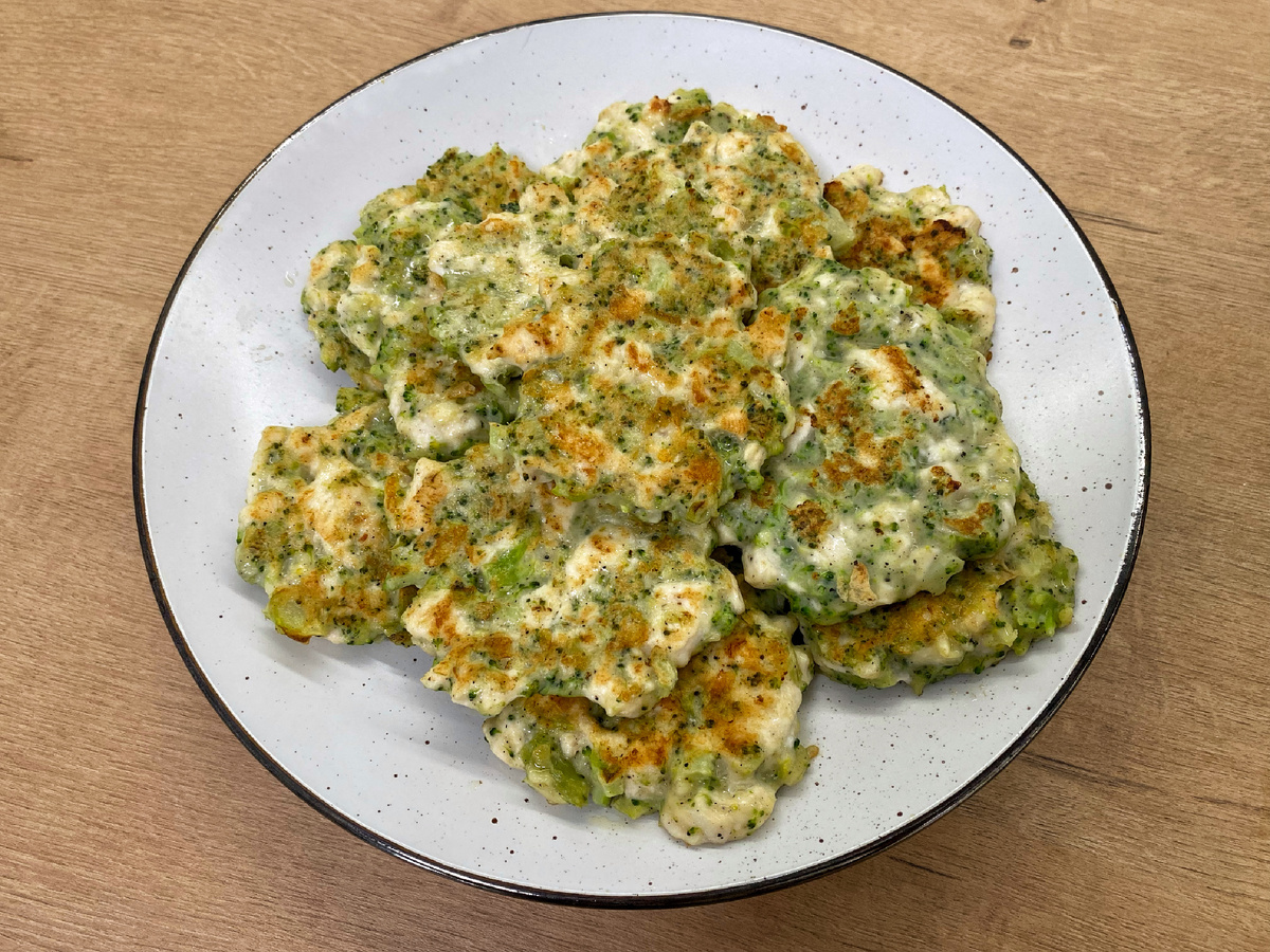 Рубленые куриные котлеты с брокколи 