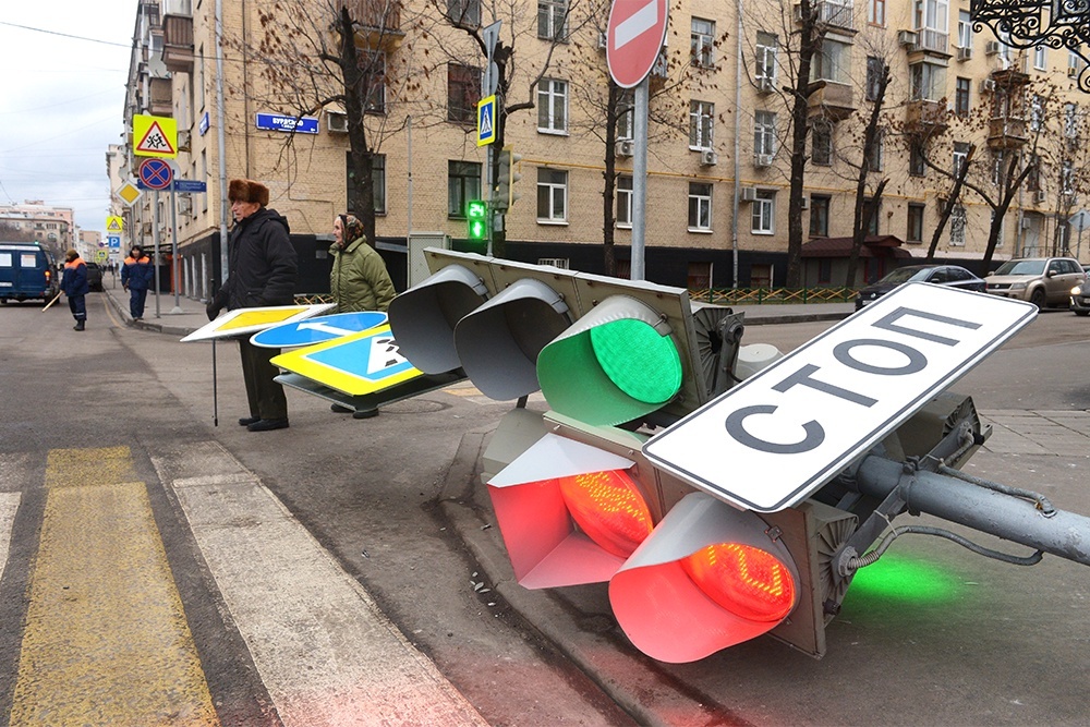    На этом перекрестке не работают ни знаки, ни светофор. Только Правила дорожного движения. / РИА Новости