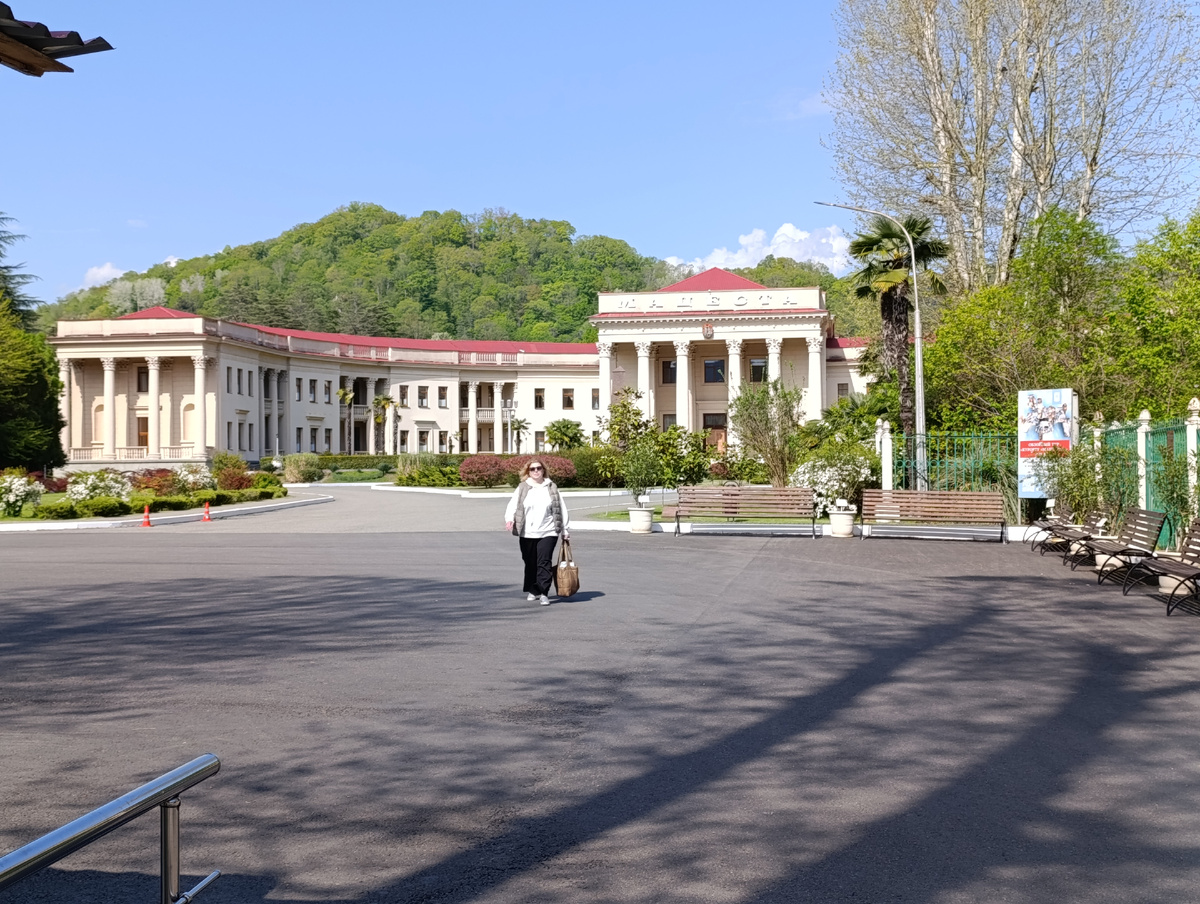 К сожалению даже не пустили на площадку сделать хорошее фото, только из-за шлагбаума.