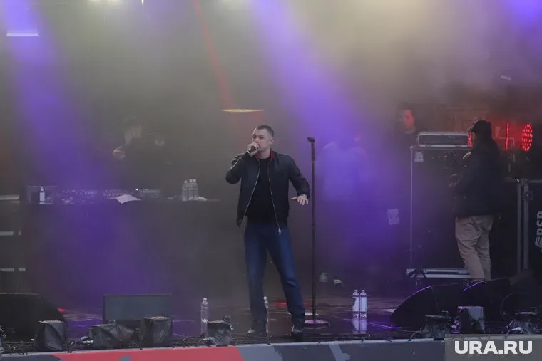  Тюменские фанаты артиста скупили почти все билеты на сидячие места
Фото: Размик Закарян © URA.RU