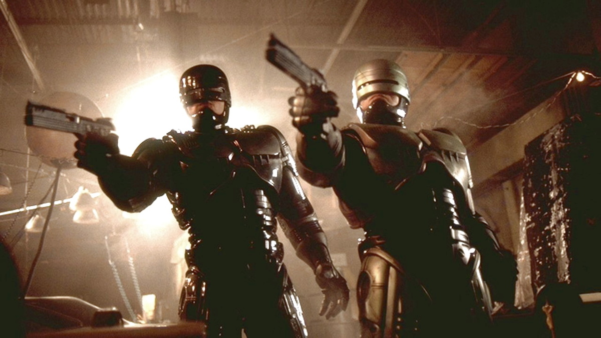 Кадр из канадскаго мини-сериала про Робота полицейского выпущенного в 2001-ом году