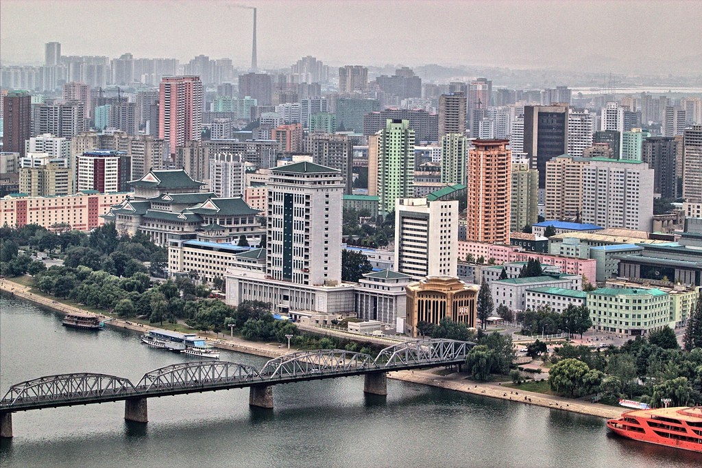 Современный Пхеньян, усыпанный многоквартирными домами 
