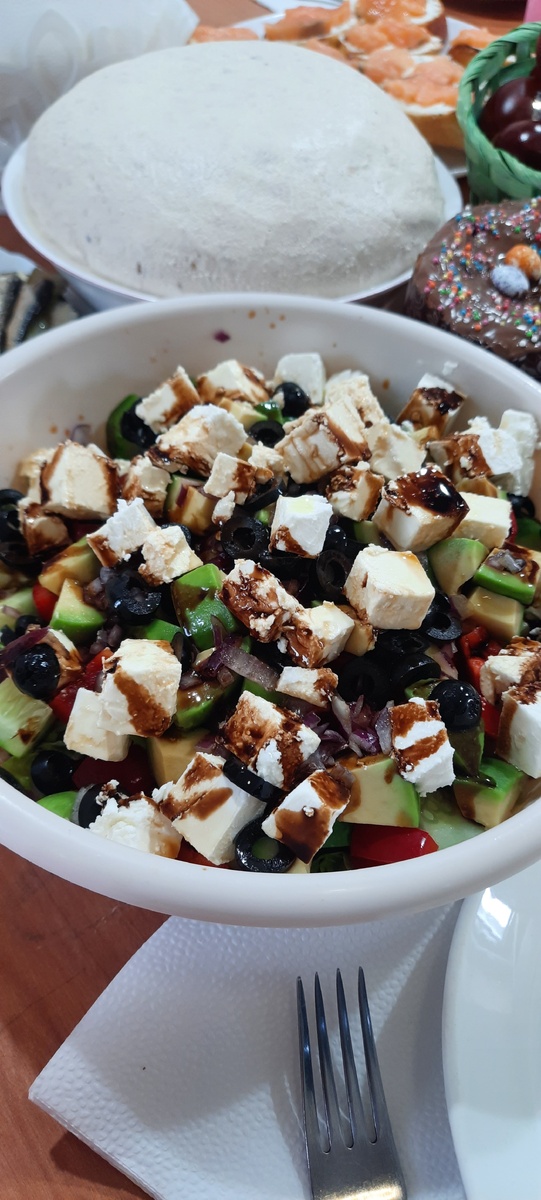 Греческий салат частый "гость" на нашем столе