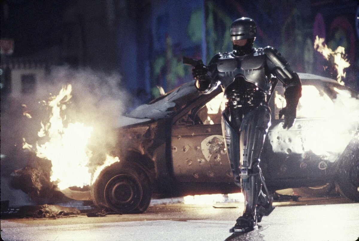 Робот полицейский 1990-го года