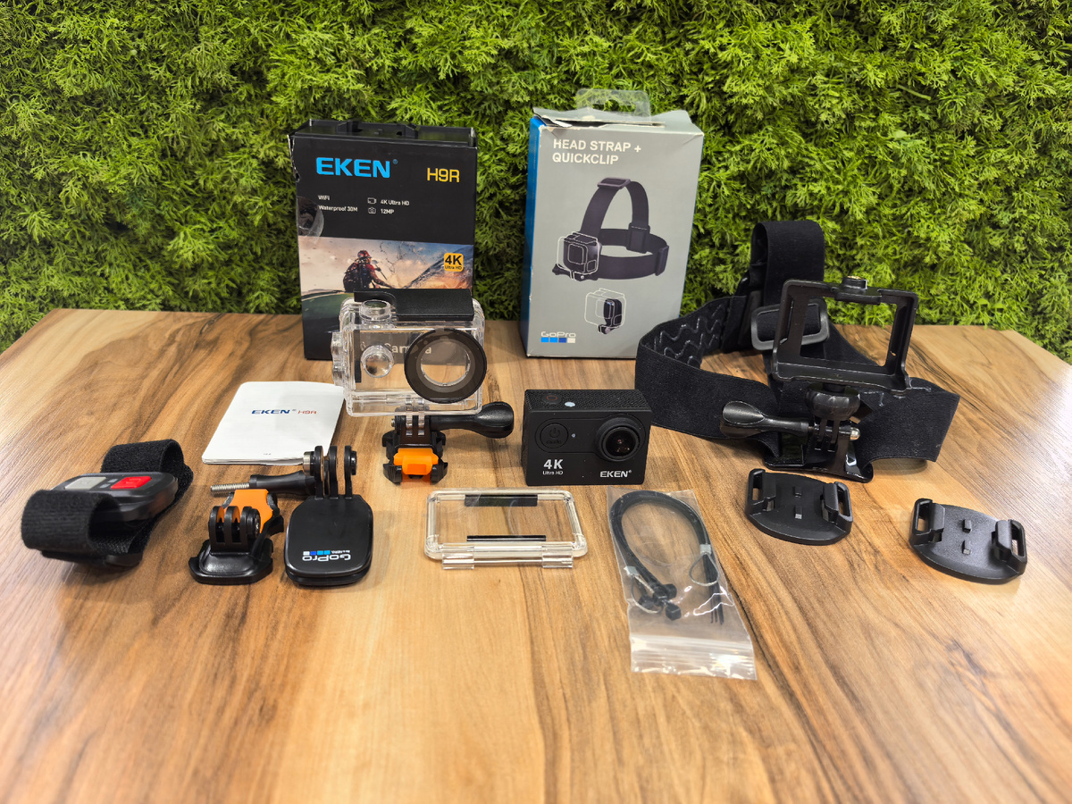 Куча причиндалов к малюсенькой камере.🙈 Начала с 3200, продала за 3700😎