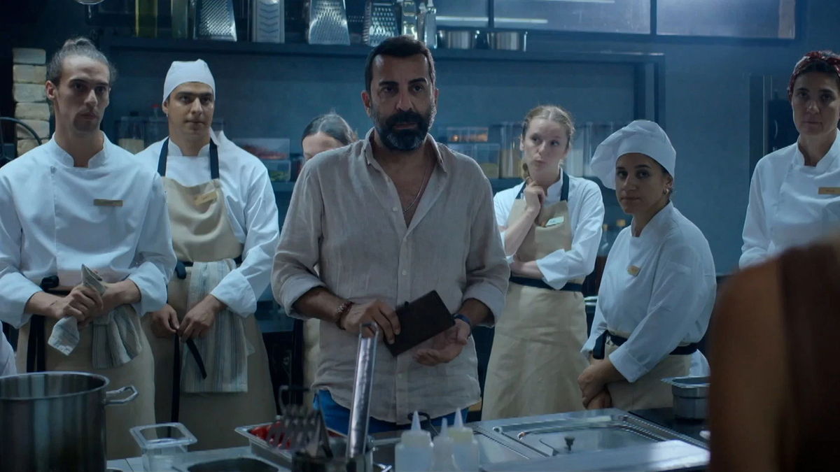 Фотография из открытых источников сети Интернет. Шеф-повар Эмир и "его команда"