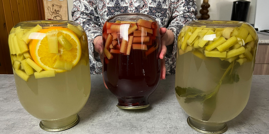 Я перепробовала много рецептов компотов из ревеня и остановилась на этих трех