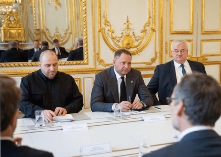    В Лондоне Ермак, Сибига и Умеров получили указания от советников руководства Великобритании, Франции и Германии