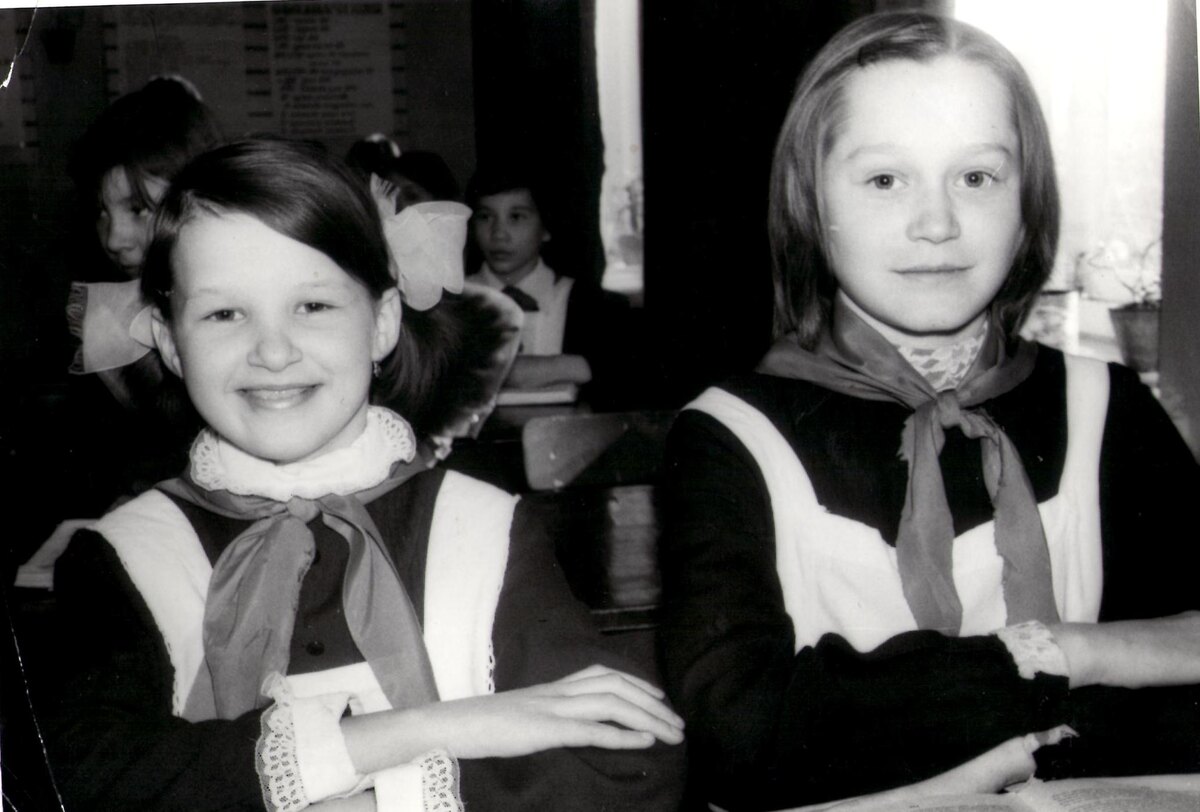 1980 г. Школа N16 г. Череповца 6 класс с одноклассницей Мариной. 