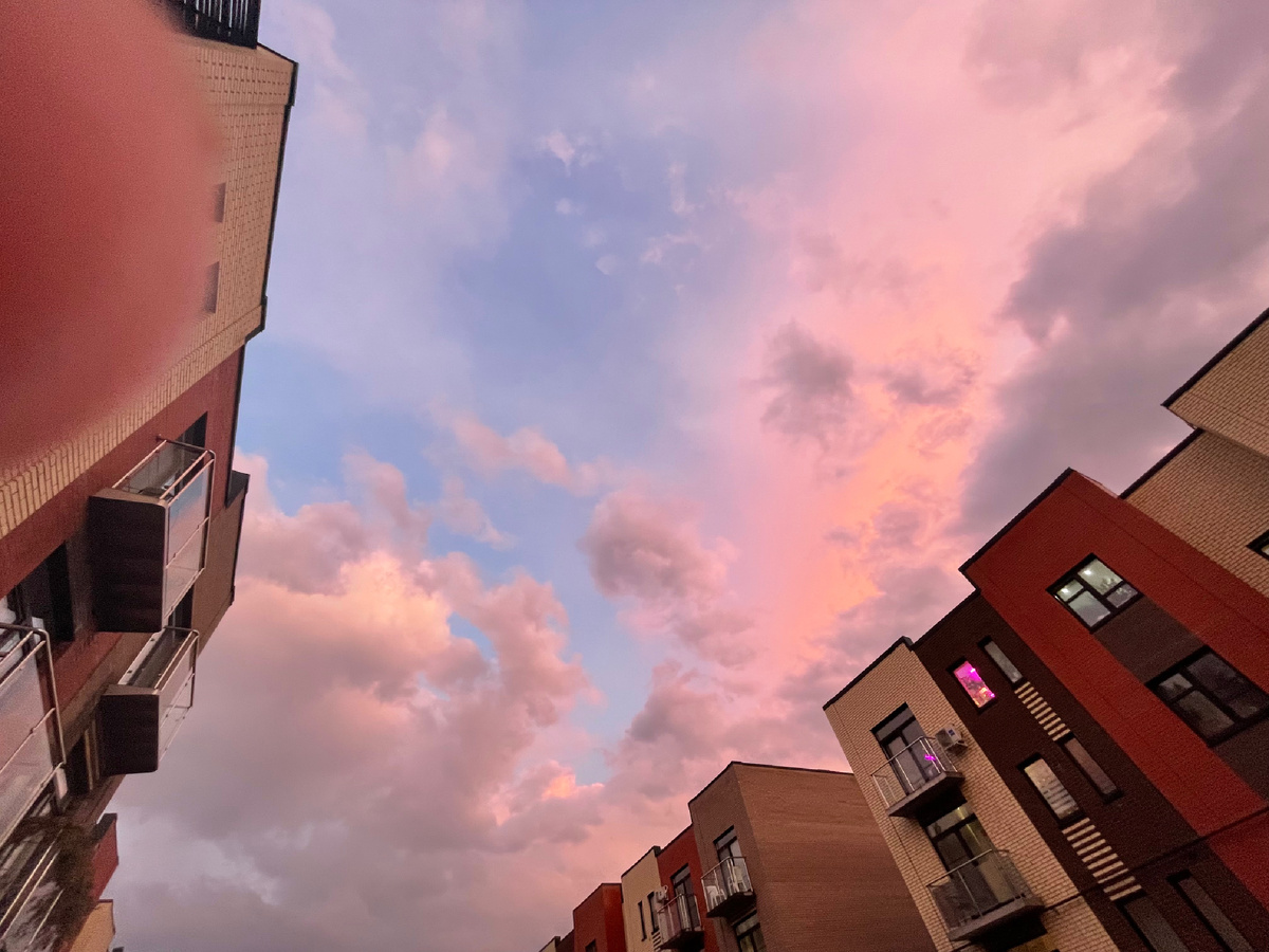 Фото автора. Небо сегодня после грозы. Без какой - либо цветовой коррекции.