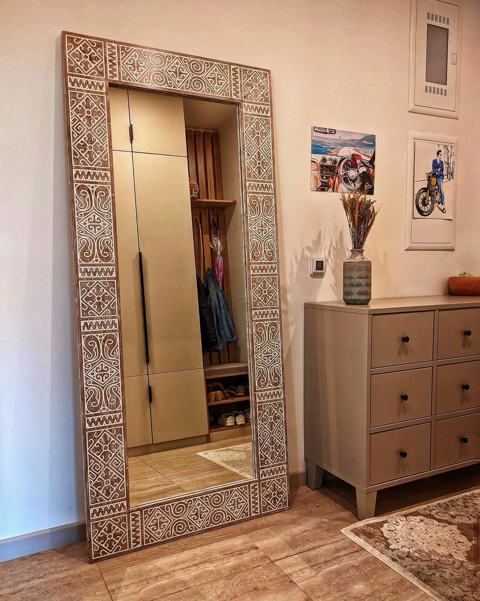 Во весь рост, масштабно