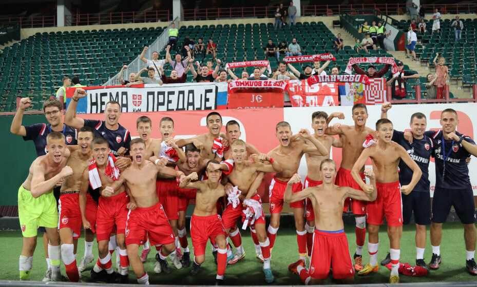    Игроки «Црвены Звезды» радуются победе в UTLC Cup 2022. Фото: UTLC Cup 2022