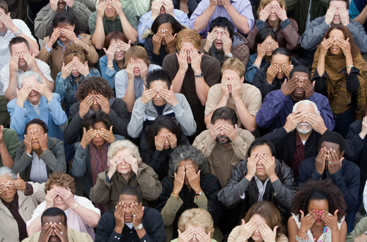 бог века сего ослепил умы, чтобы для них не воссиял свет благовествования о славе Христа, Который есть образ Бога невидимого. 2Кор 4:4