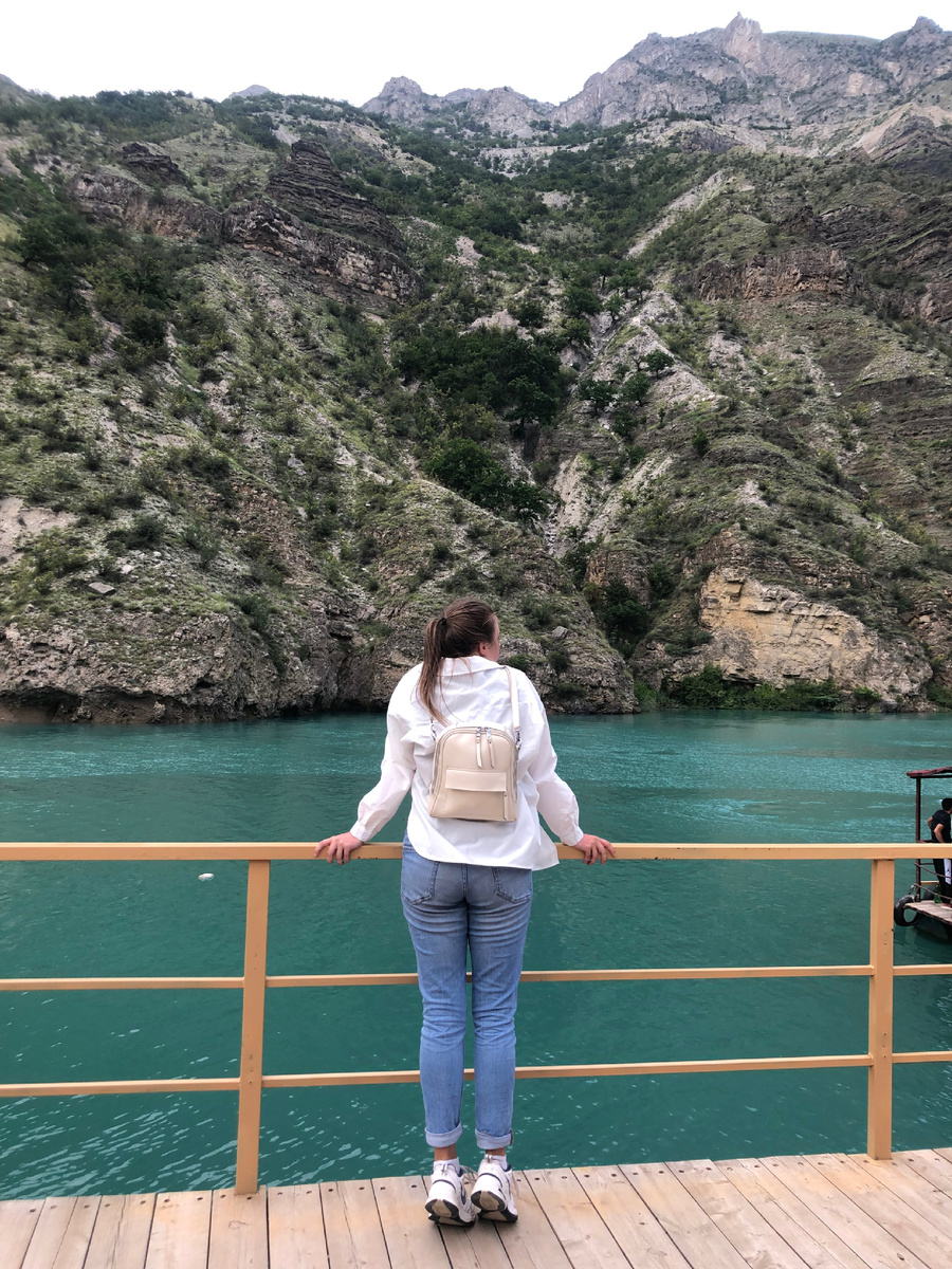 Вид снизу на Сулакский каньон