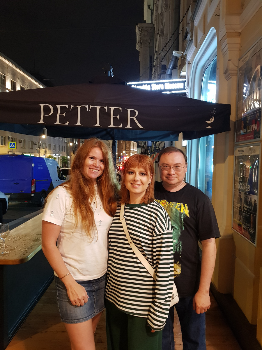  2 рыжие Юли на одной фотографии.  Я и Юлия Савичева.