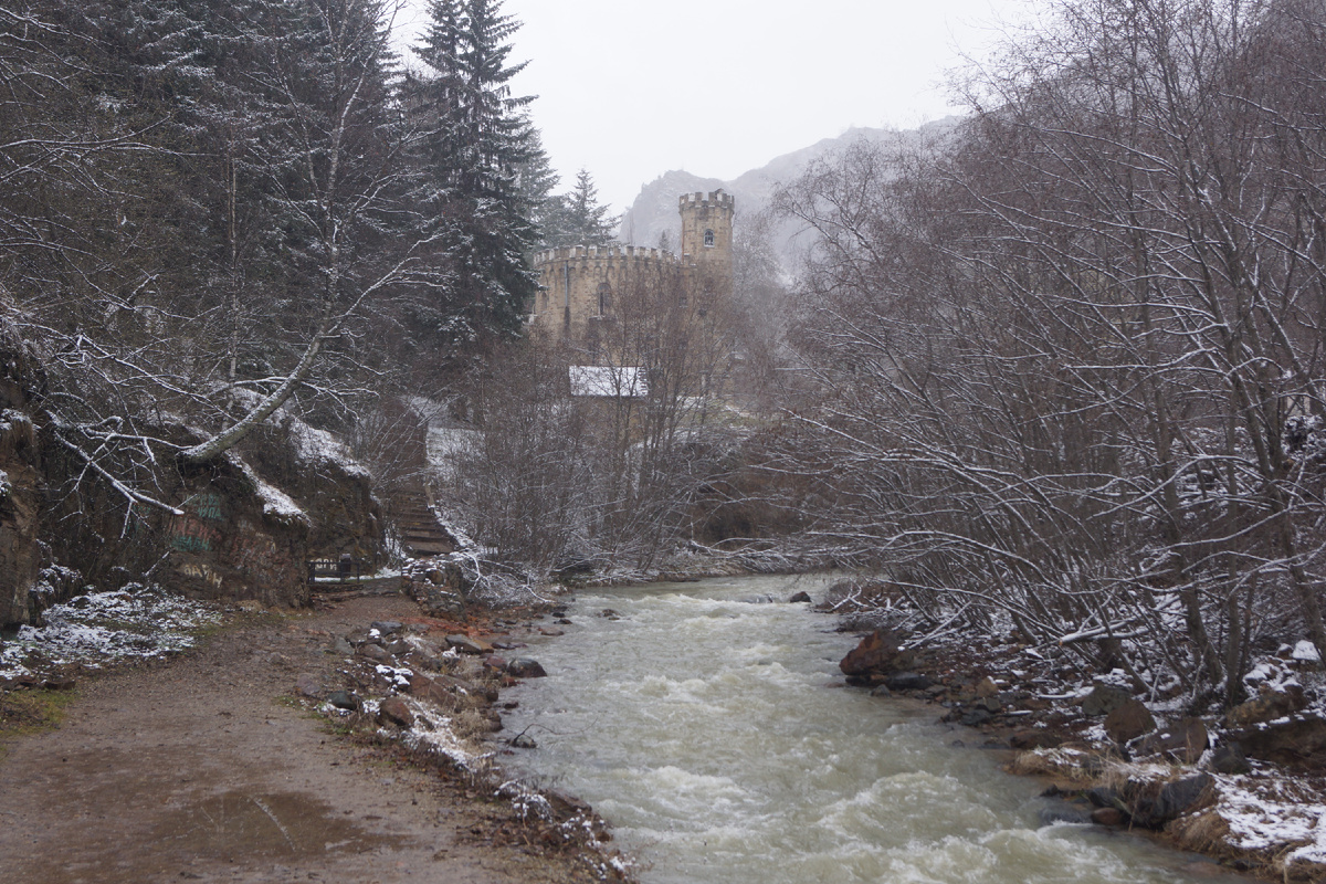 Река Хасаут в Долине Нарзанов
