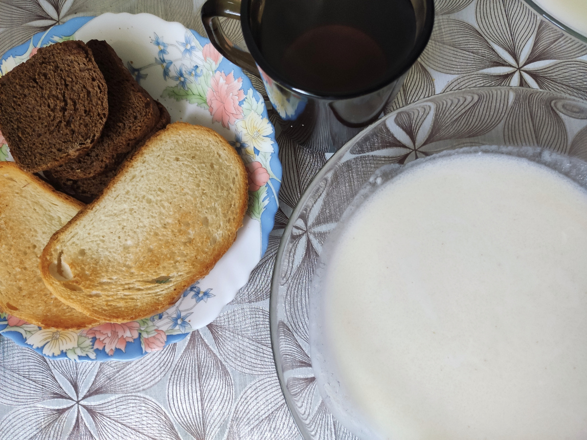 Завтрак. Я люблю подсушенный хлеб с маслом 😊